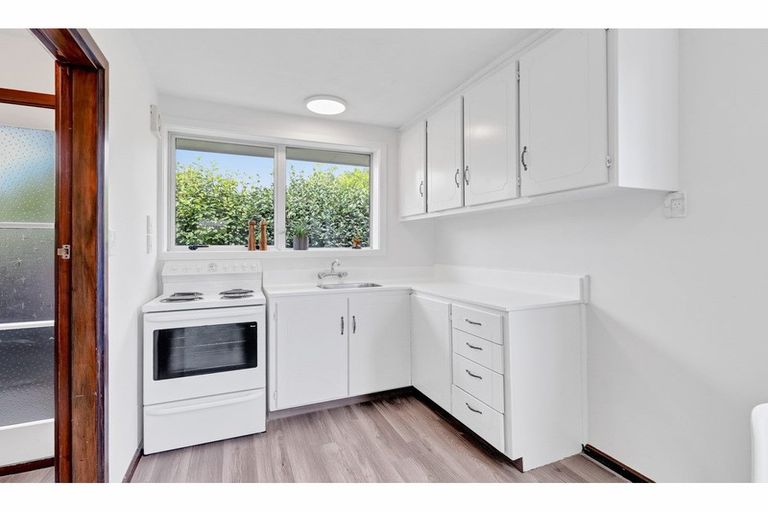 Photo of property in 2/37 Chipping Lane, Redwood, Christchurch, 8051