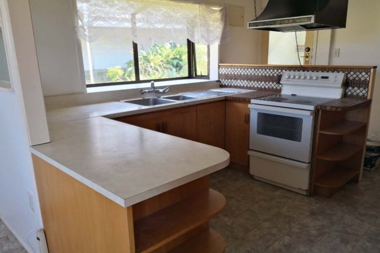 Photo of property in 24 Woodside Avenue, Northcote, Auckland, 0627