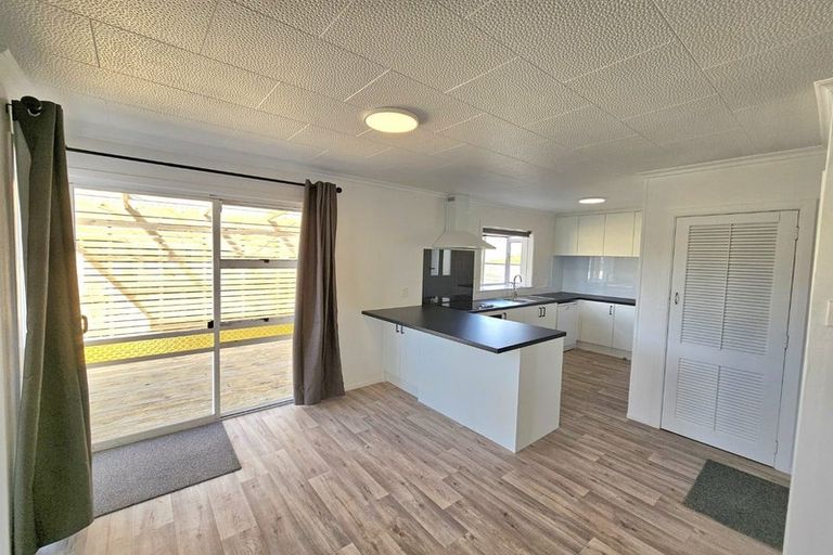 Photo of property in 10 Paritutu Road, Spotswood, New Plymouth, 4310