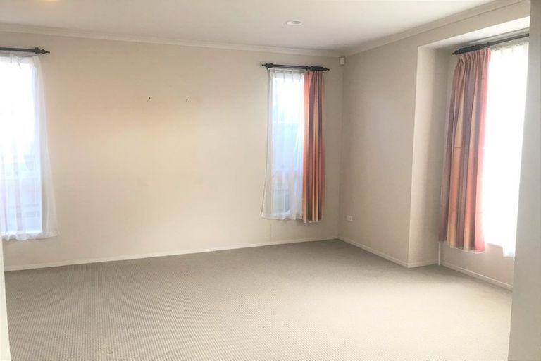 Photo of property in 12 Seresin Crescent, Flat Bush, Auckland, 2016