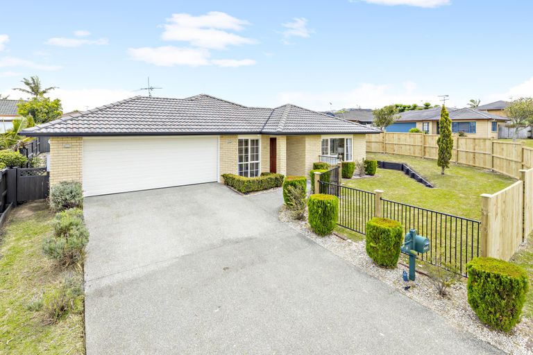 Photo of property in 12 Ironstone Place, Randwick Park, Auckland, 2105