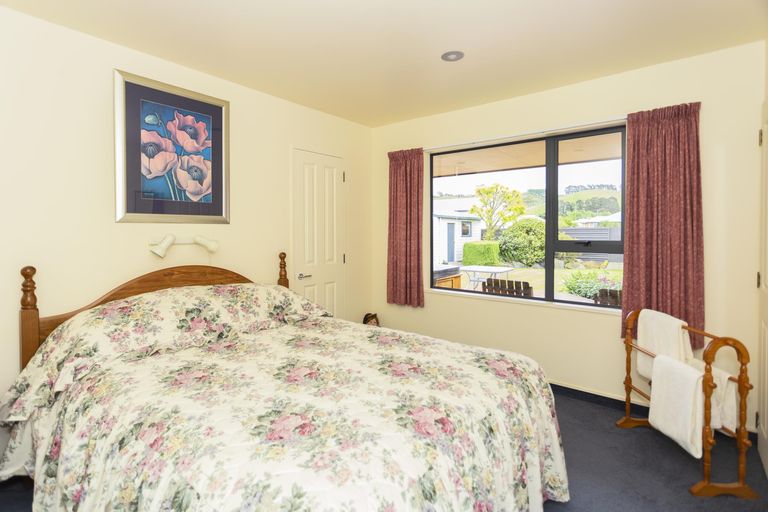Photo of property in 2 Berkley Place, Oamaru North, Oamaru, 9400