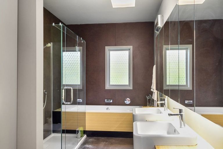 Photo of property in 7 Knoll Street, Island Bay, Wellington, 6023