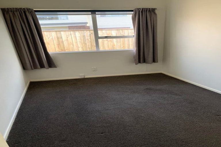 Photo of property in 2/8 Beauly Grove, Papakowhai, Porirua, 5024