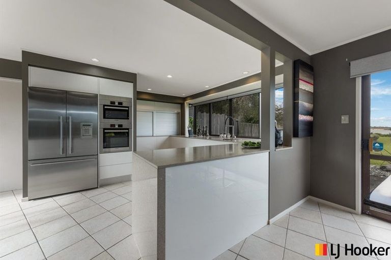 Photo of property in 180 Carnoustie Drive, Wattle Downs, Auckland, 2103