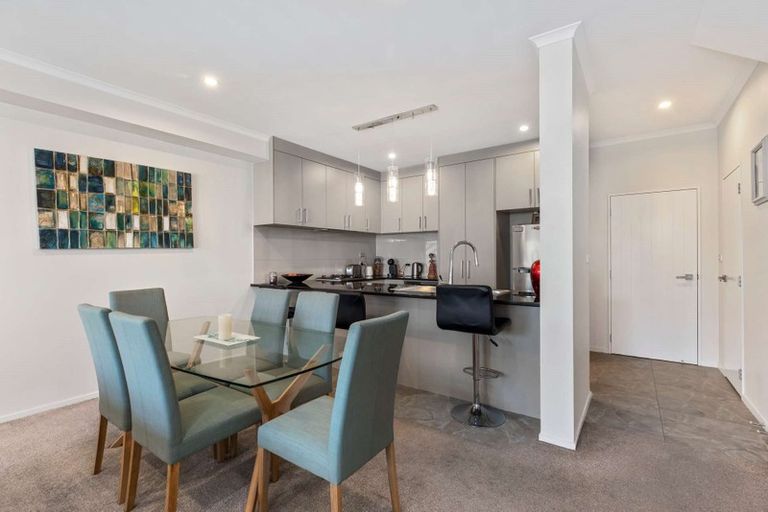 Photo of property in 33 Popokatea Drive, Takanini, 2112