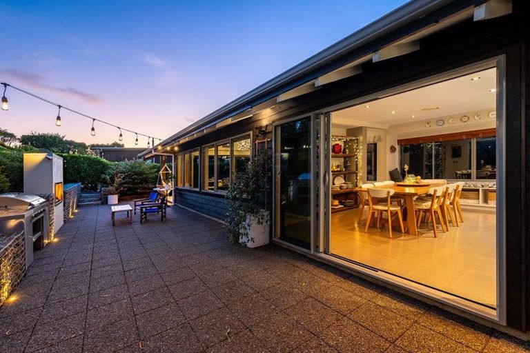 Photo of property in 4 Ferndale Drive, Waikanae, 5036