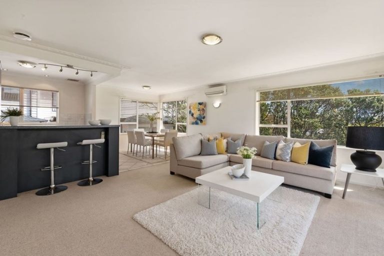 Photo of property in 1/140 Churchill Road, Rothesay Bay, Auckland, 0630