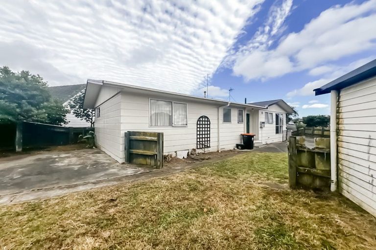 Photo of property in 48 Rhodes Drive, Kelvin Grove, Palmerston North, 4414