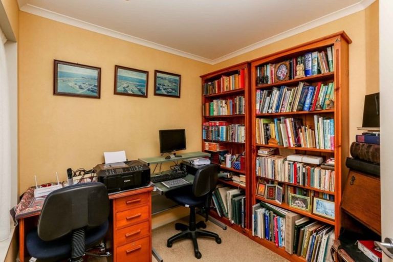 Photo of property in 1 Orlando Close, Frankleigh Park, New Plymouth, 4310