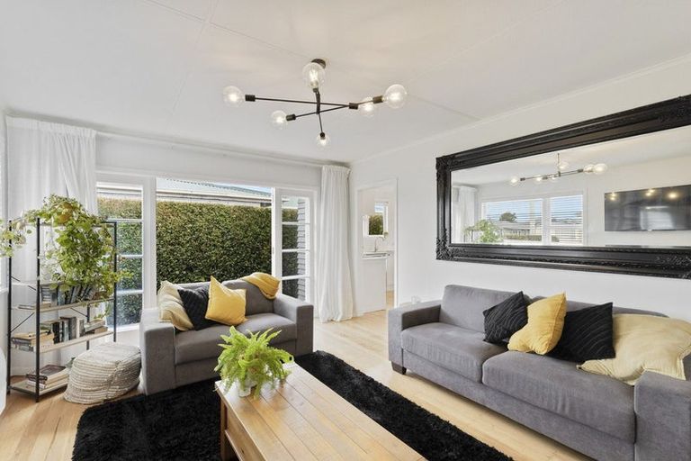 Photo of property in 9 Trafalgar Street, Westown, New Plymouth, 4310