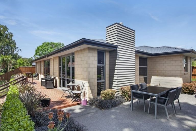 Photo of property in 11 Nightingale Place, Papanui, Christchurch, 8053