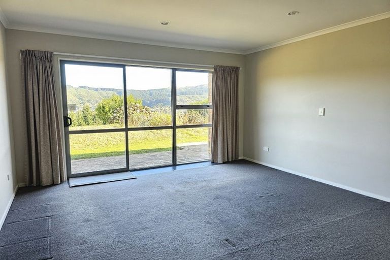 Photo of property in 50 Bing Lucas Drive, Tawa, Wellington, 5028