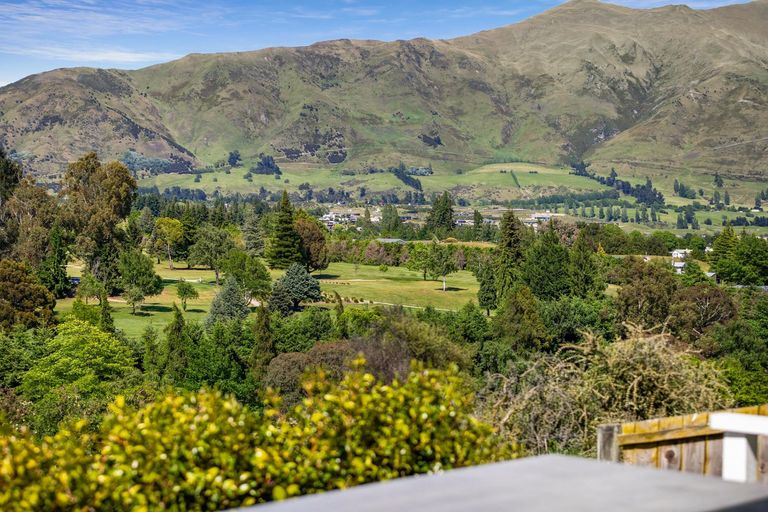Photo of property in 14 Rob Roy Lane, Wanaka, 9305