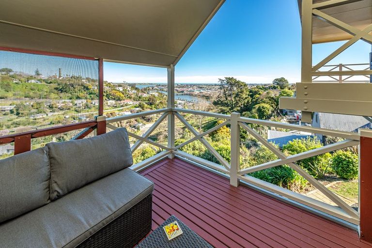 Photo of property in 22 Shakespeare Road, Bastia Hill, Whanganui, 4500