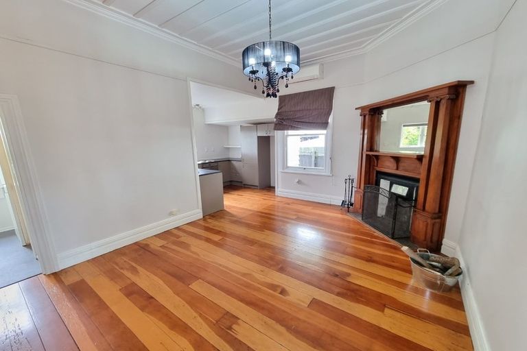 Photo of property in 17 Verbena Road, Birkdale, Auckland, 0626