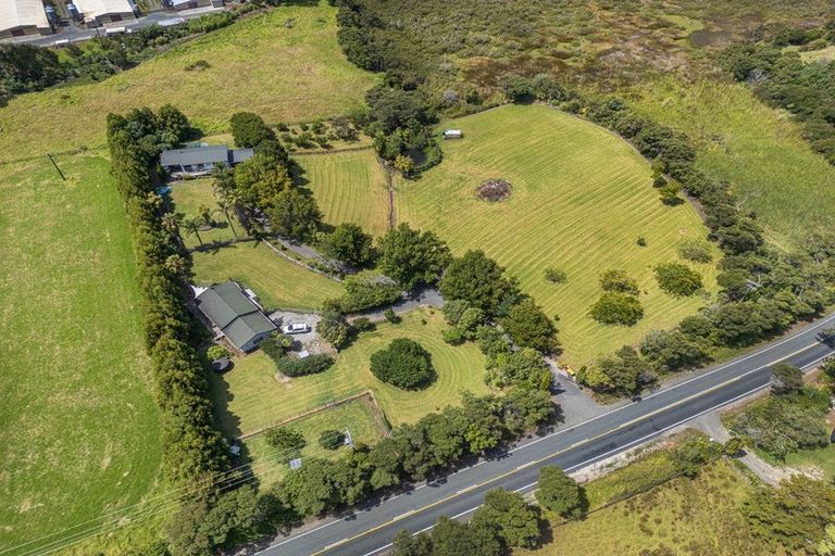 Photo of property in 786 South Head Road, South Head, Helensville, 0874