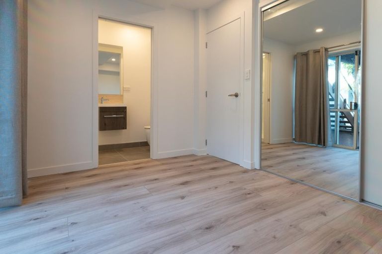 Photo of property in 2/268a Onewa Road, Birkenhead, Auckland, 0626