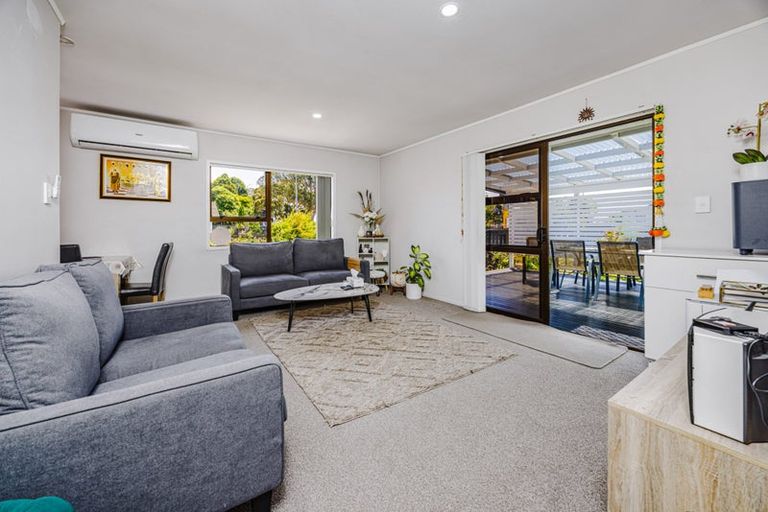 Photo of property in 1/2 Burundi Avenue, Clendon Park, Auckland, 2103