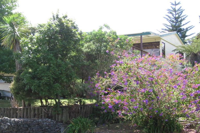 Photo of property in 40 Sunnyhaven Avenue, Beach Haven, Auckland, 0626