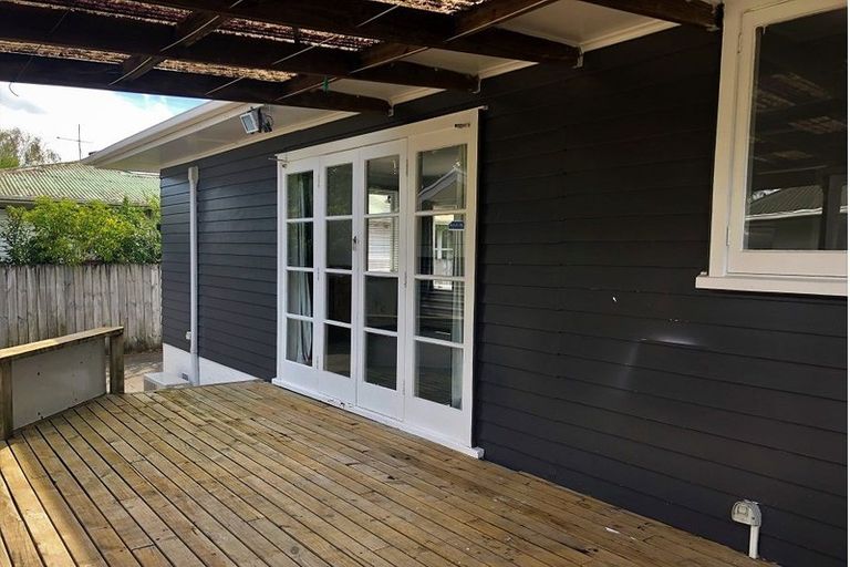 Photo of property in 48 Cobham Crescent, Kelston, Auckland, 0602