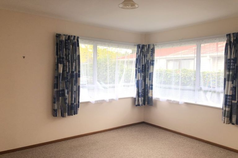 Photo of property in 23 Fairdene Avenue, Henderson, Auckland, 0610