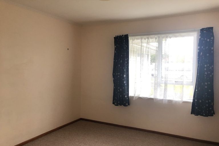 Photo of property in 23 Fairdene Avenue, Henderson, Auckland, 0610