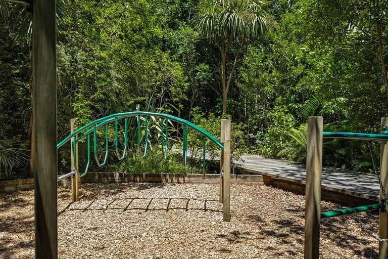 Photo of property in 162 Landmark Terrace, Orewa, 0931