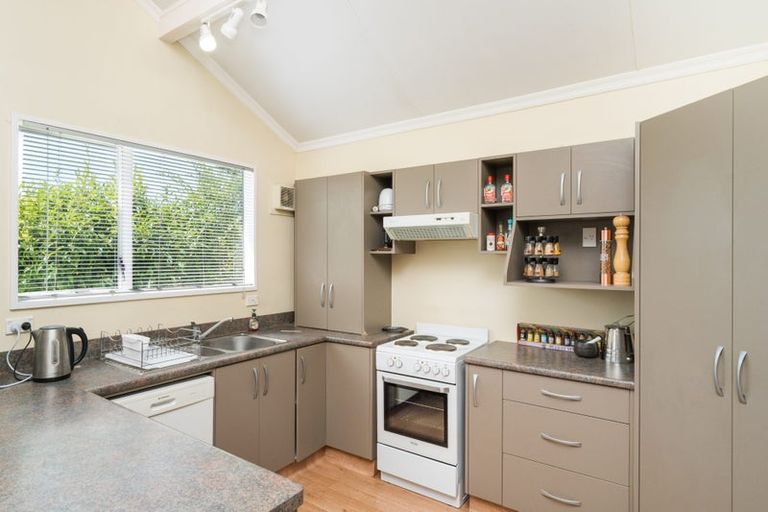 Photo of property in 2 Paradise Place, Milson, Palmerston North, 4414