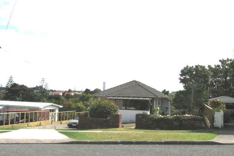 Photo of property in 17 Tui Glen Road, Birkenhead, Auckland, 0626