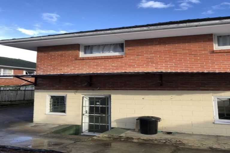 Photo of property in 11 James Evans Drive, Northcote, Auckland, 0627