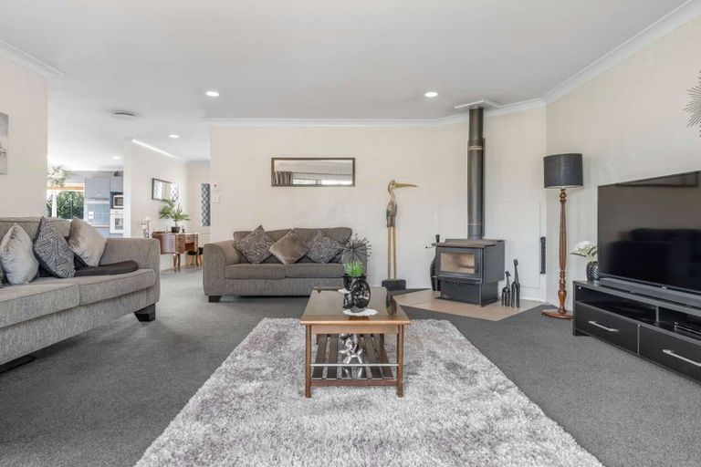 Photo of property in 22 Waitoa Street, Waiuku, 2123