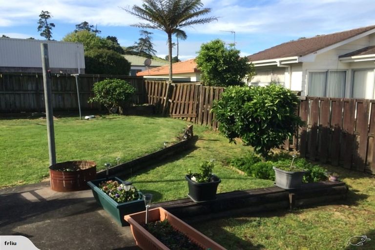Photo of property in 27 Lisa Rise, Half Moon Bay, Auckland, 2012