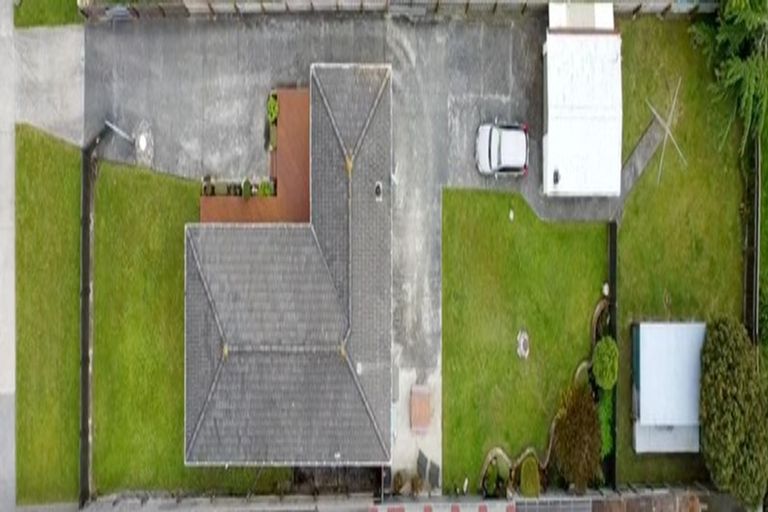 Photo of property in 140 Wainuiomata Road, Wainuiomata, Lower Hutt, 5014