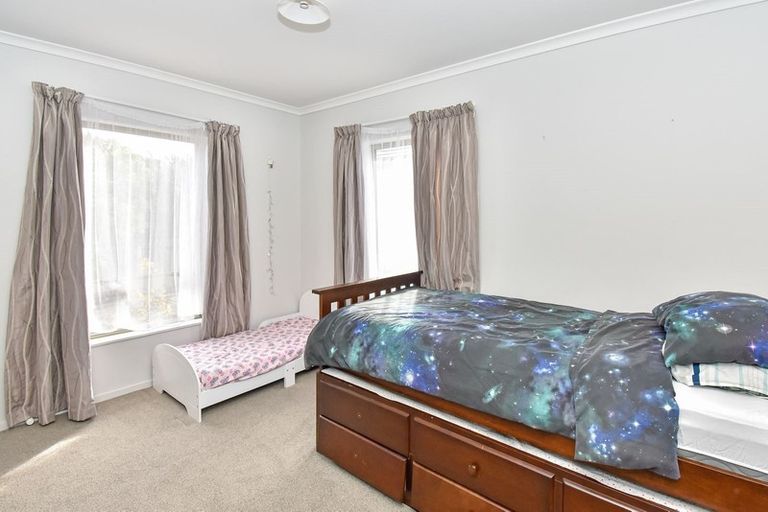 Photo of property in 22 Taiaapure Street, Weymouth, Auckland, 2103