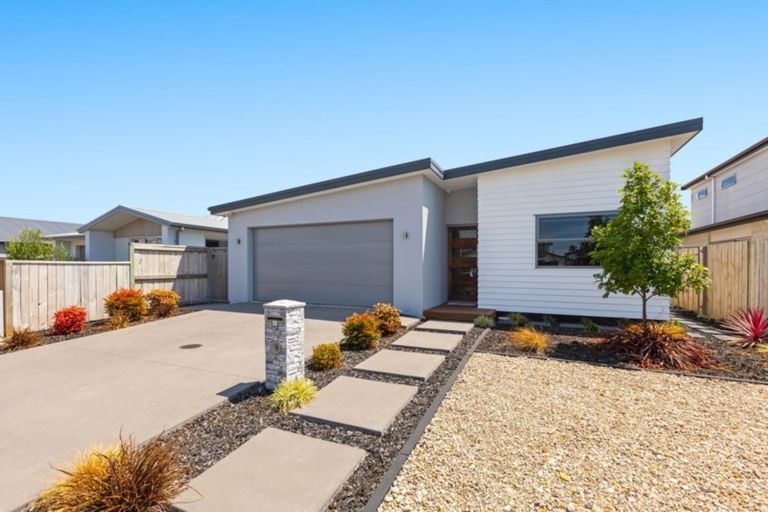 Photo of property in 14 Hugo Way, Papamoa Beach, Papamoa, 3118