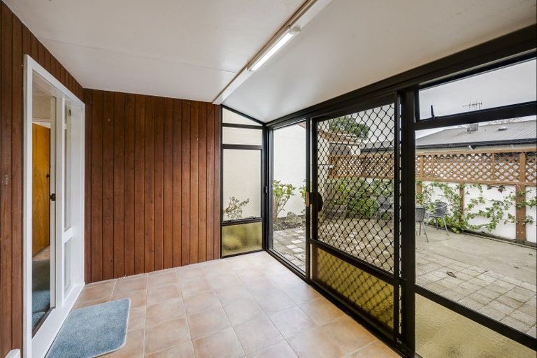 Photo of property in 2/12 Lannie Place, Greenmeadows, Napier, 4112