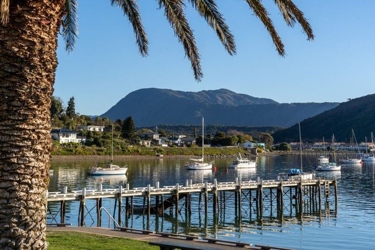 Photo of property in 7 Arthur Crescent, Waikawa, Picton, 7220