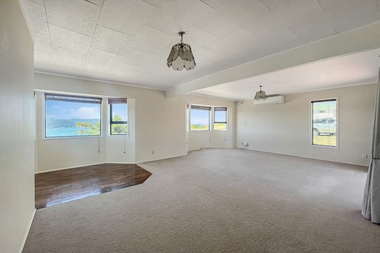 Photo of property in 7 Sunhaven Drive, Newlands, Wellington, 6037