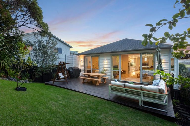 Photo of property in 7 Bridget Court, Red Beach, 0932