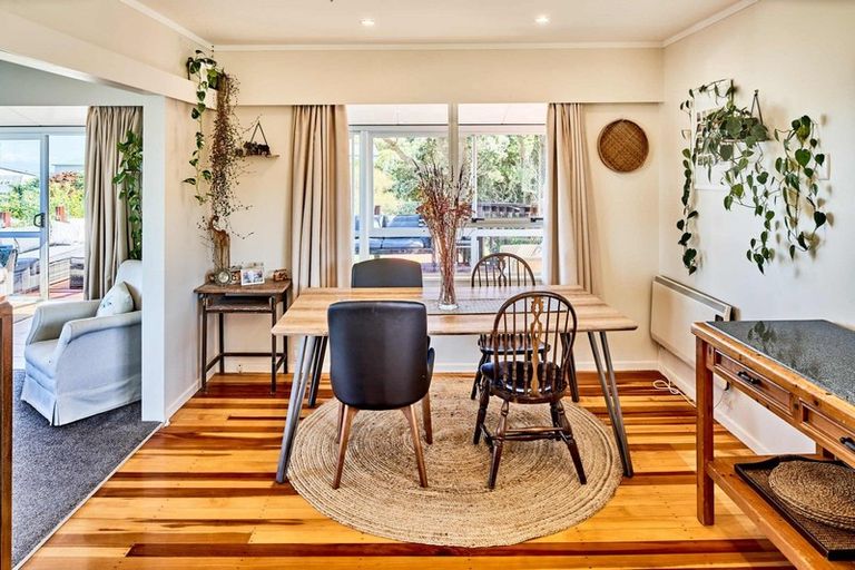 Photo of property in 18 Gordon Road, Plimmerton, Porirua, 5026