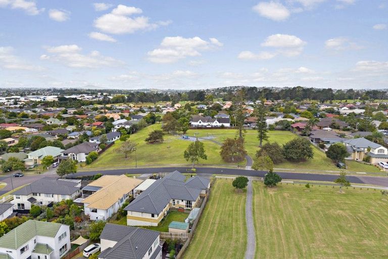 Photo of property in 24 Corta Bella Place, Golflands, Auckland, 2013