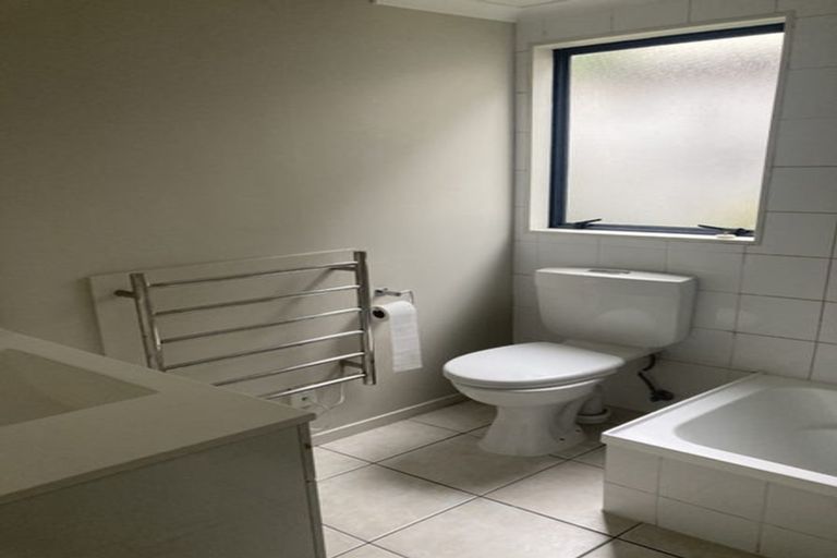 Photo of property in 21 Mona Vale, West Harbour, Auckland, 0618