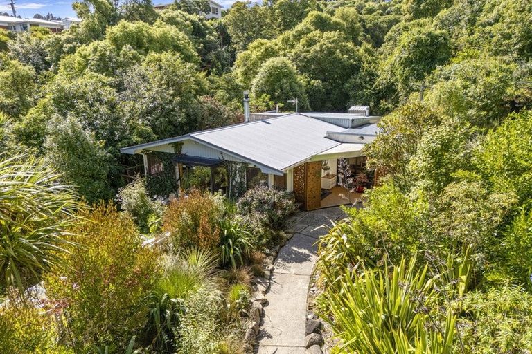 Photo of property in 37 Porterfield Street, Macandrew Bay, Dunedin, 9014