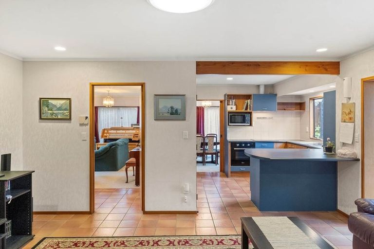 Photo of property in 21 Loloma Drive, Half Moon Bay, Auckland, 2012