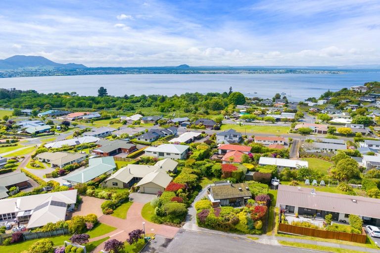 Photo of property in 10 Dorothy Drive, Acacia Bay, Taupo, 3330