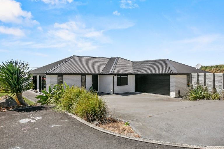 Photo of property in 3f Honeyfield Drive, Whalers Gate, New Plymouth, 4310