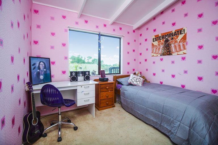 Photo of property in 28 Aldern Road, Massey, Auckland, 0614