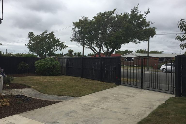 Photo of property in 87 Farquhars Road, Redwood, Christchurch, 8051