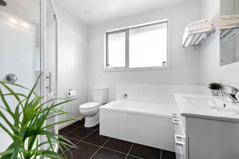 Photo of property in 11 Mystery Grove, Lake Hayes, Queenstown, 9304